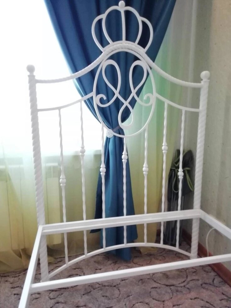 Кованая кровать